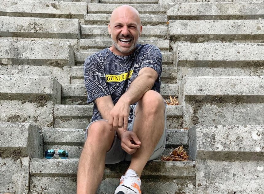 Ο Νίκος Μουτσινάς είναι σε σχέση και δεν το κρύβει πια [pic]