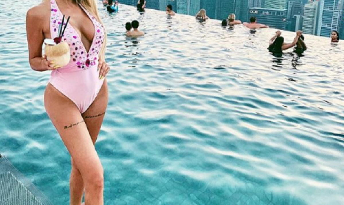 Γνωστή Ελληνίδα προκάλεσε αναστάτωση στην πισίνα υπερχείλισης!
