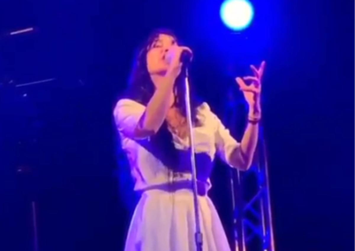 Πάολα: Τραγούδησε Μίκη Θεοδωράκη και αποθεώθηκε στα «Πρέσπεια»!