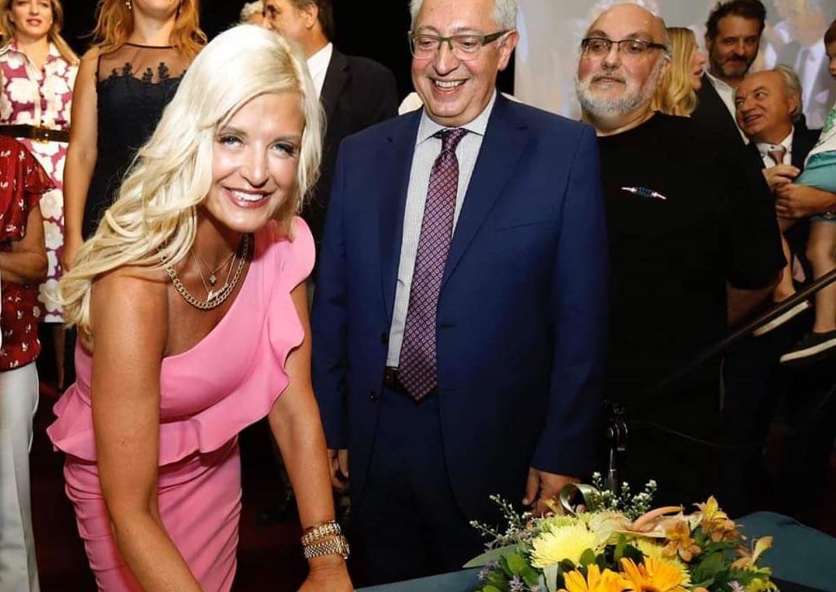 Απαστράπτουσα στα ροζ η Μαρίνα Πατούλη στην ορκωμοσία της στο Δήμο Αμαρουσίου! [pics]