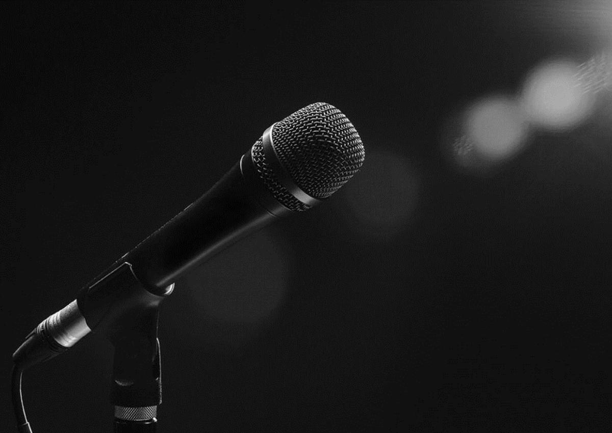 Έπεσε θύμα χάκερ γνωστός Έλληνας τραγουδιστής – Τον χρέωσαν με 1.500 ευρώ