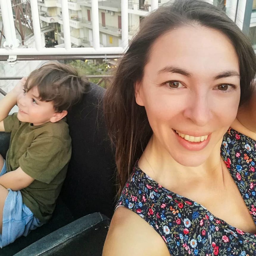 Αλίκη Κατσαβού: Το πρόβλημα που αντιμετωπίζει με τον γιο της, Φοίβο!