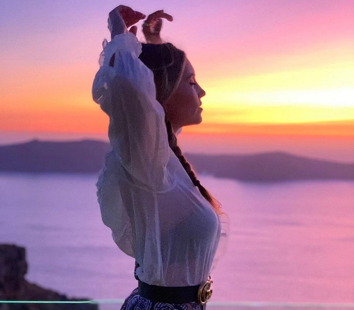 Αθηνά Οικονομάκου: “Κλέβει” τις εντυπώσεις με το κόκκινο μπικίνι της!