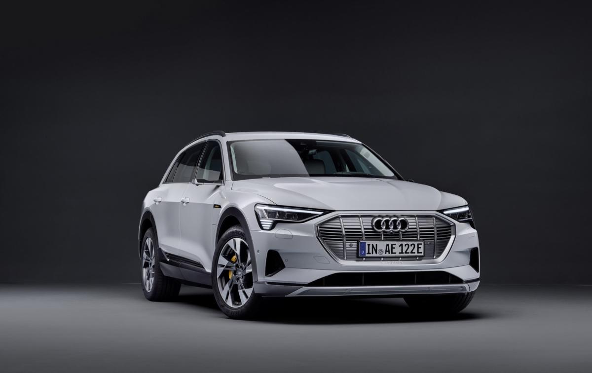 Η Audi αποκαλύπτει το «φθηνό» e-tron 50 Quattro