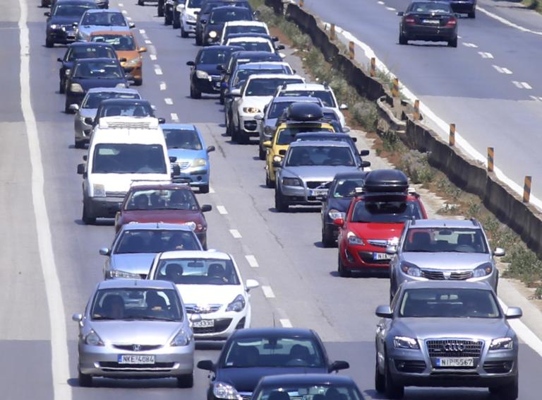 Όλα όσα πρέπει να γνωρίζουν οι πολύτεκνοι πριν αγοράσουν αυτοκίνητο – τα οφέλη και πως θα πρέπει να κινηθούν