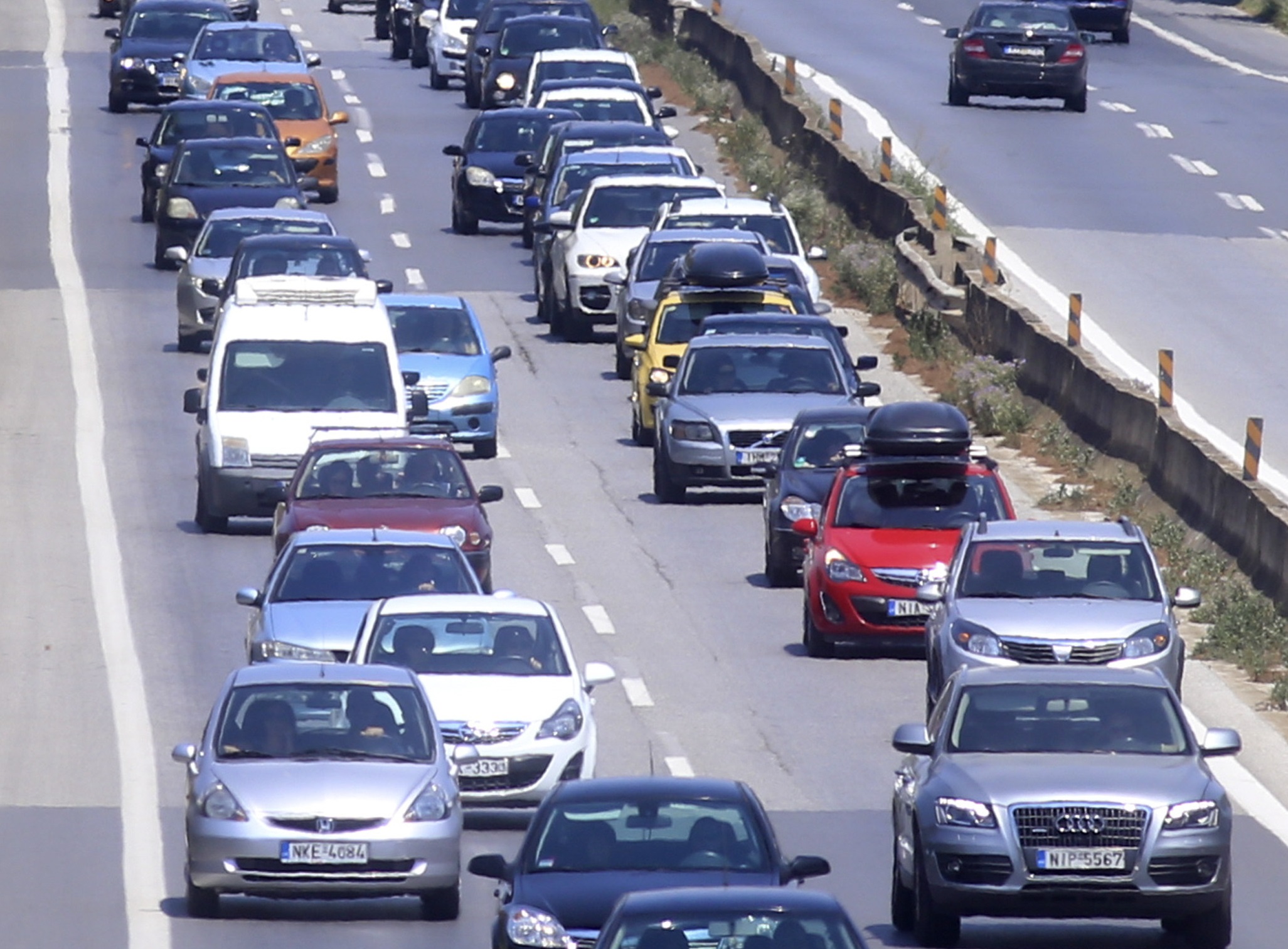 Όλα όσα πρέπει να γνωρίζουν οι πολύτεκνοι πριν αγοράσουν αυτοκίνητο – τα οφέλη και πως θα πρέπει να κινηθούν