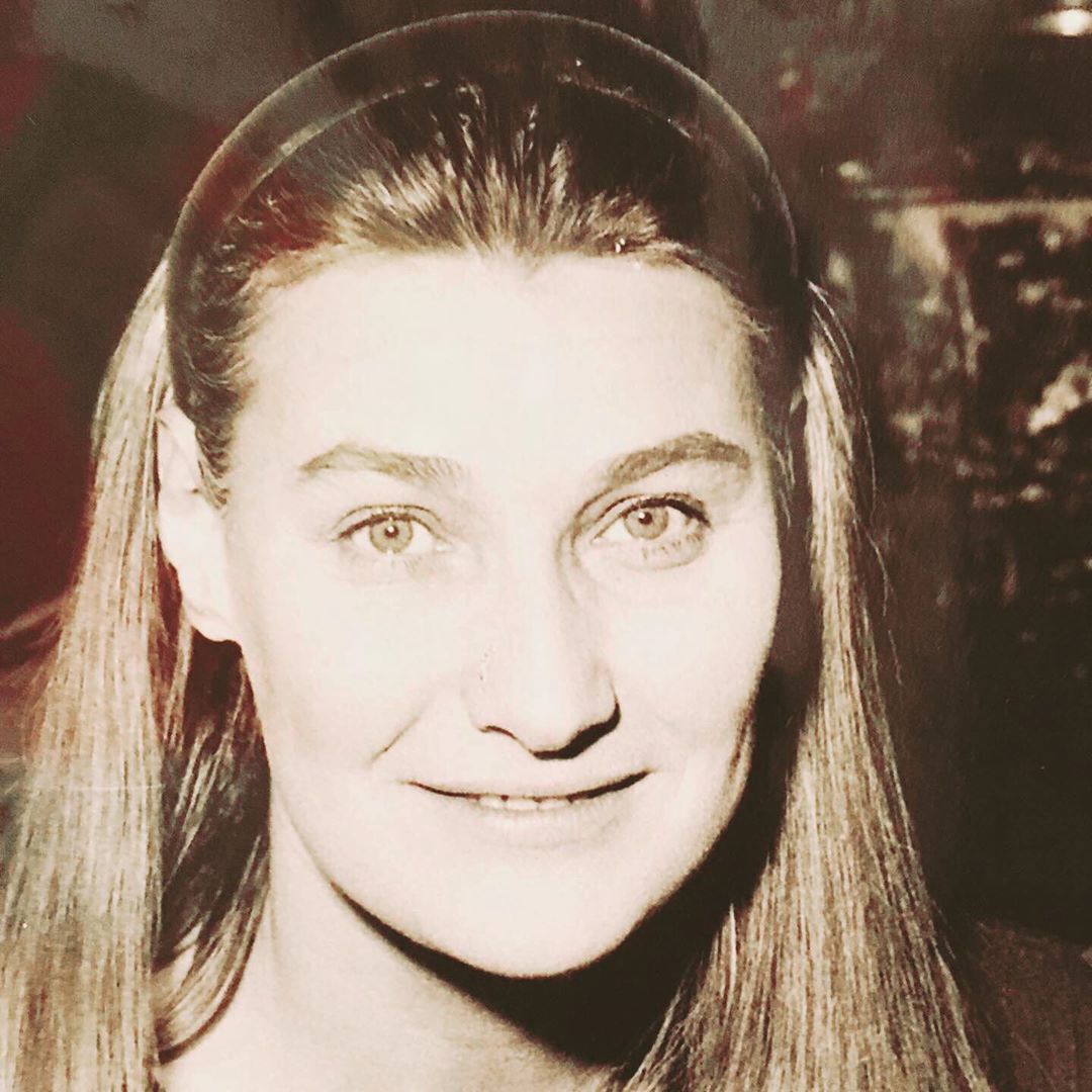 Κι όμως η γυναίκα που βλέπετε δεν είναι η Carla Bruni!