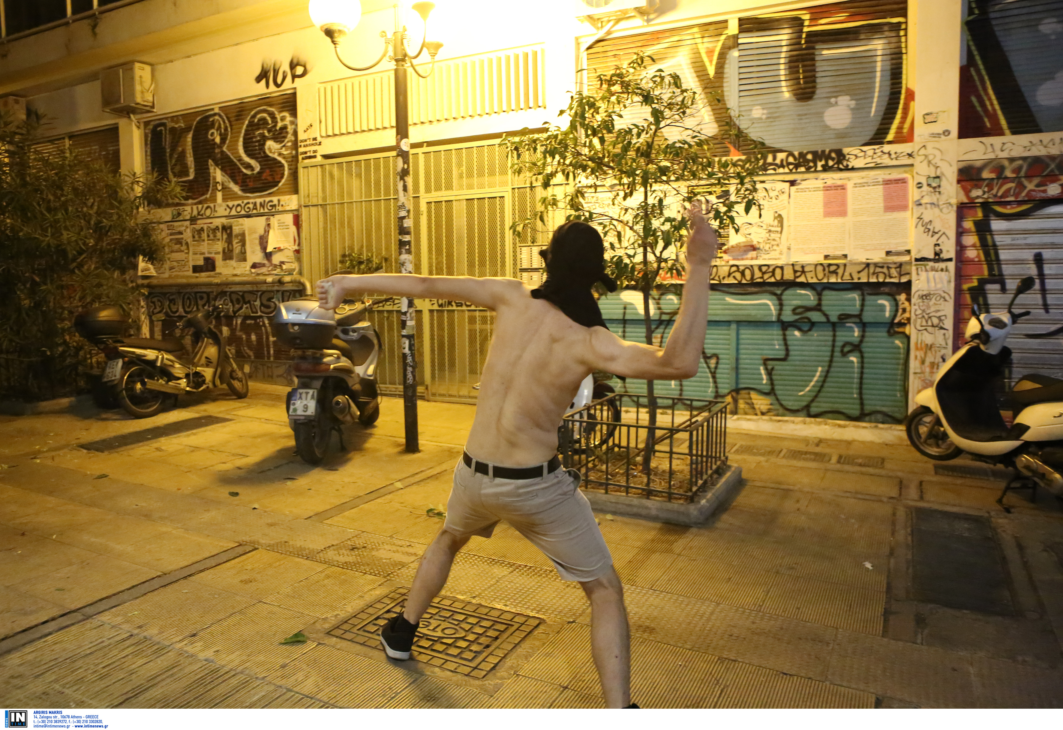 Ένας 40χρονος και ένας 17χρονος συνελήφθησαν για τα επεισόδια στα Εξάρχεια