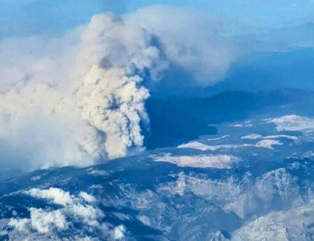 Φωτιά Εύβοια: Η συγκλονιστική φωτογραφία από τα 18.000 πόδια!