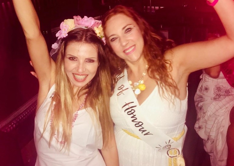 Ευριδίκη: Πάρτι με τις φίλες της λίγο πριν το τρίτο γάμο της! [pics,vid]