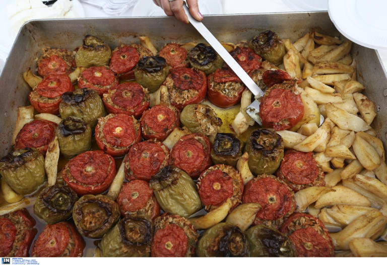 Κρήτη: Η παραδοσιακή ταβέρνα που μαγειρεύει δίχως ρεύμα και βλέπει τους πελάτες να αυξάνονται συνεχώς