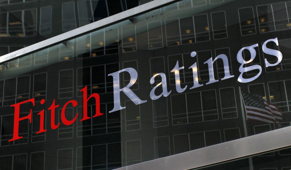 Fitch: Ζητά… αποδείξεις πριν από την αναβάθμιση