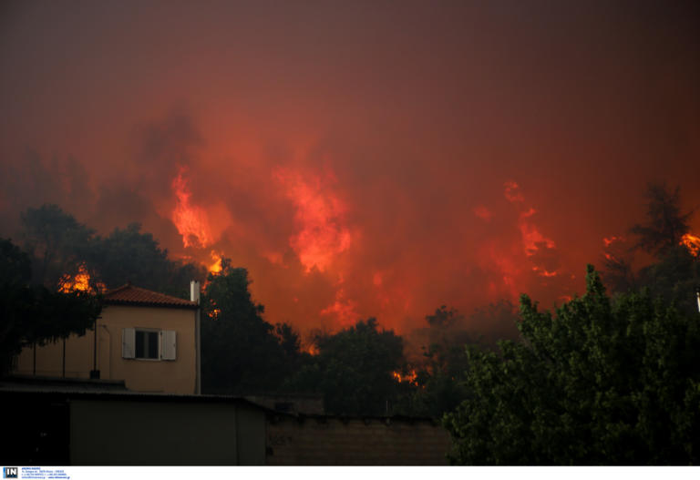 Εύβοια: Το χειρότερο σενάριο από το Meteo για τη μεγάλη φωτιά στην περιοχή