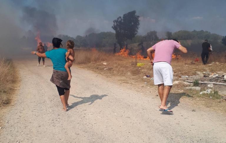 Μάχη με τις φλόγες στη Λευκίμμη Κέρκυρας - Η φωτιά πλησιάζει τα σπίτια - Εκκενώνονται δύο χωριά