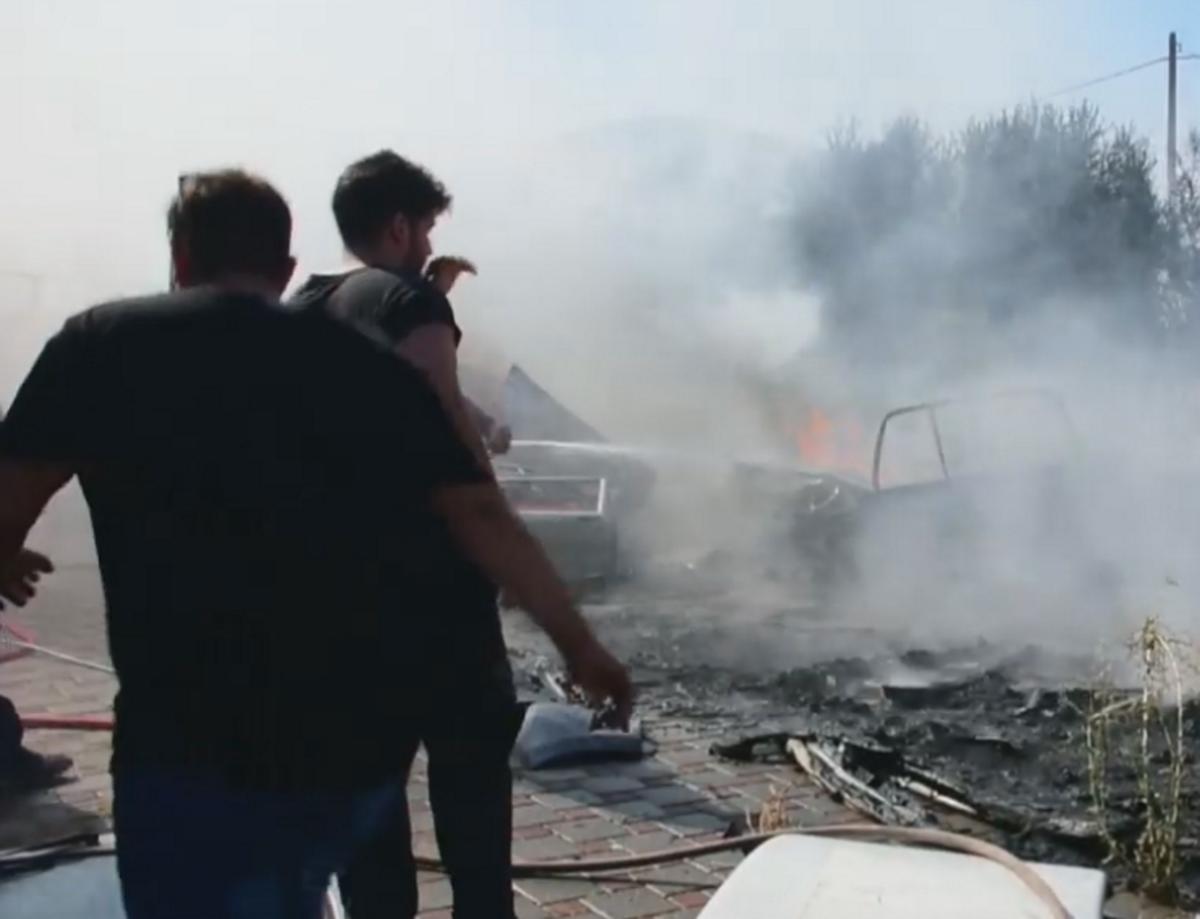 Ναύπλιο: Φωτιά σε συνεργείο αυτοκινήτων – Οι προσπάθειες στην κάμερα για να μην επεκταθεί – video