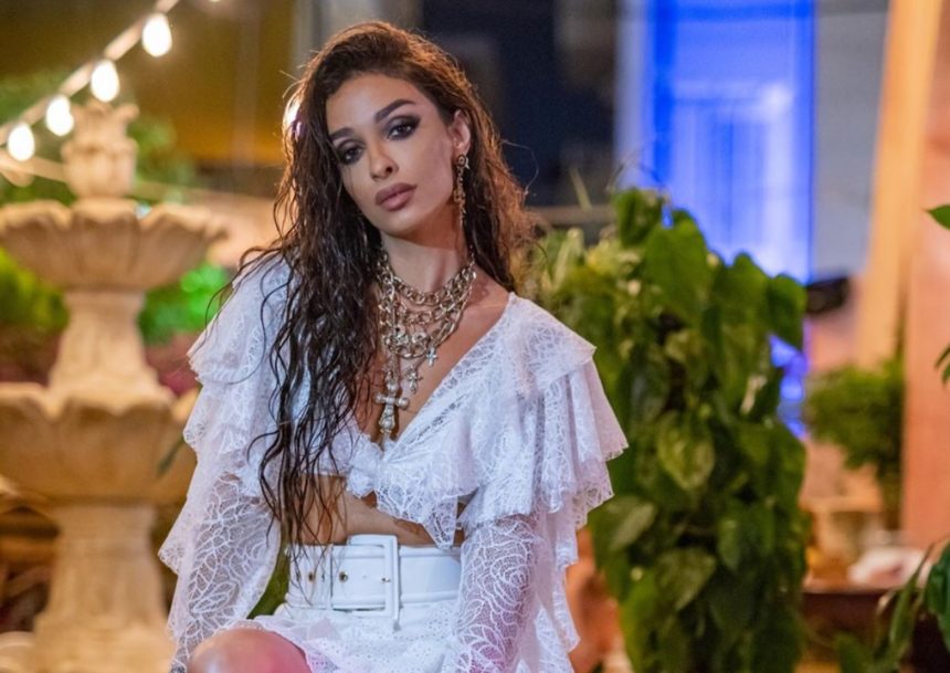 Ελένη Φουρέιρα: Ξέγνοιαστες στιγμές στην Σαντορίνη… φορώντας μόνο το μαγιό της!