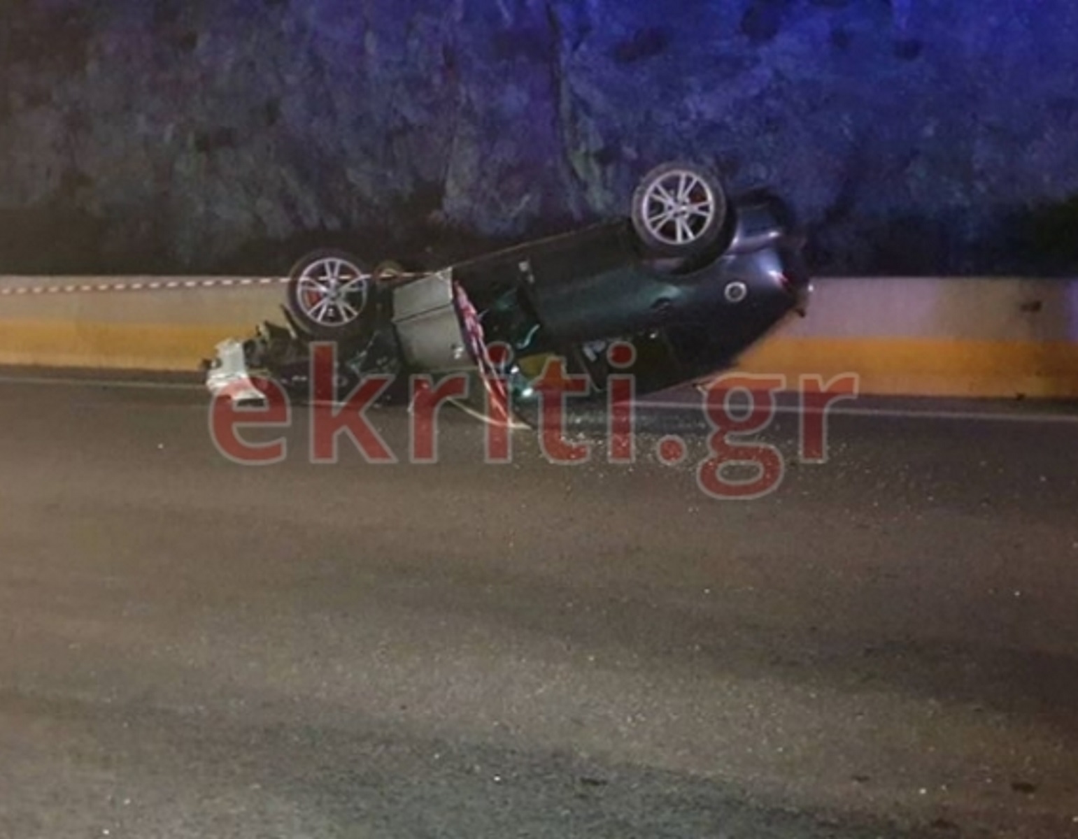 Ηράκλειο: Αυτοκίνητο τούμπαρε στην εθνική οδό