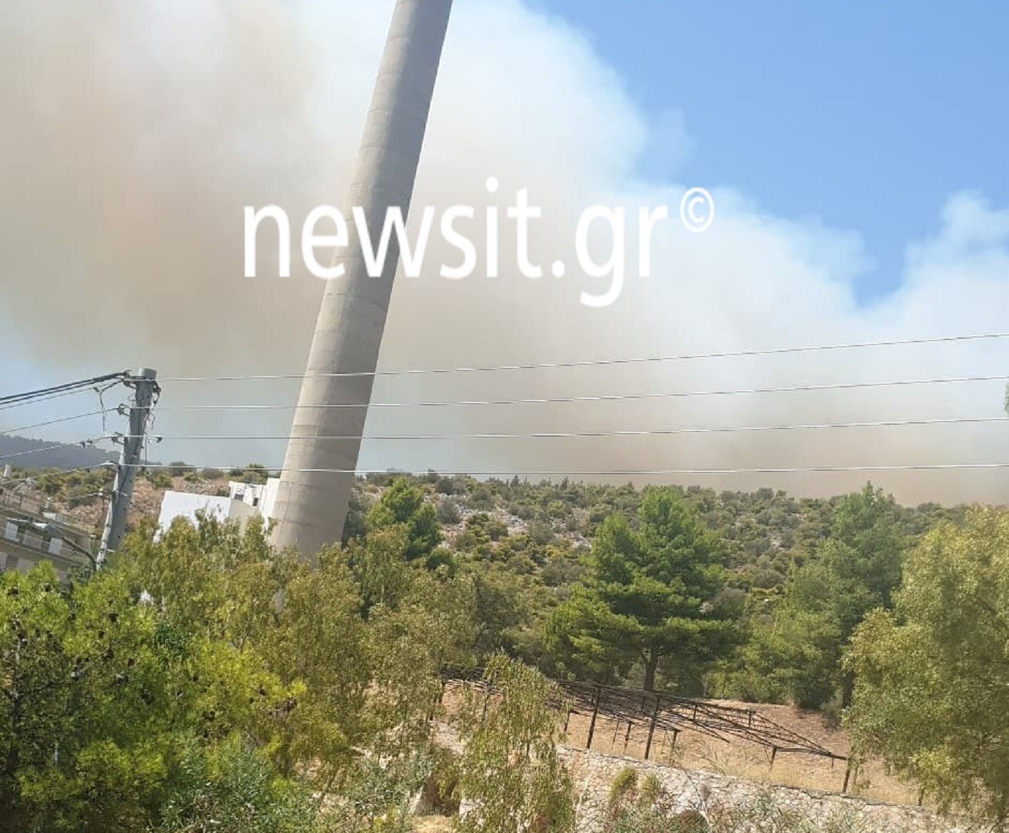 Μεγάλη φωτιά τώρα στον Ασπρόπυργο