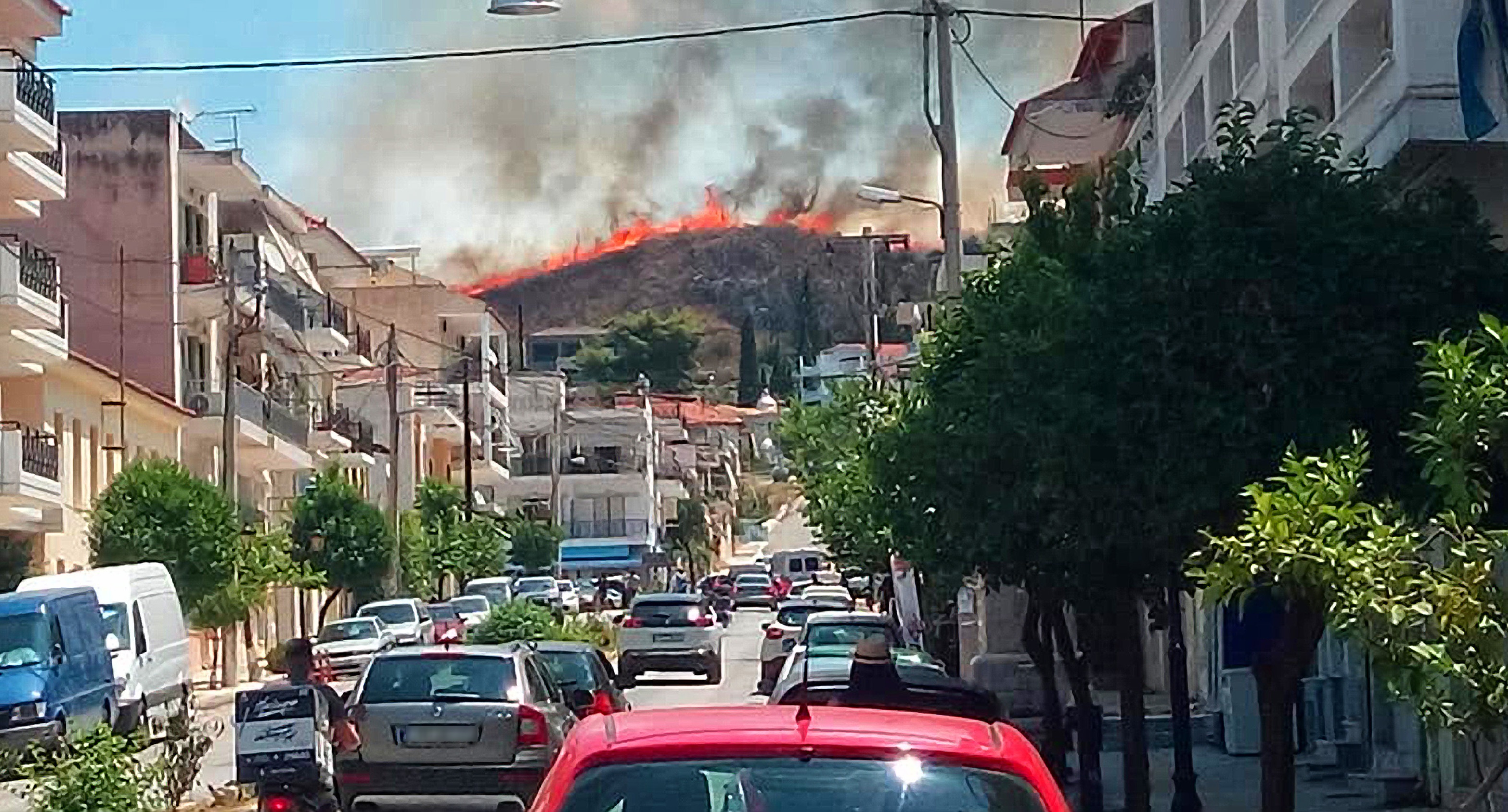 Σε επιφυλακή για φωτιές η Πυροσβεστική σε τρεις περιφέρειες της χώρας