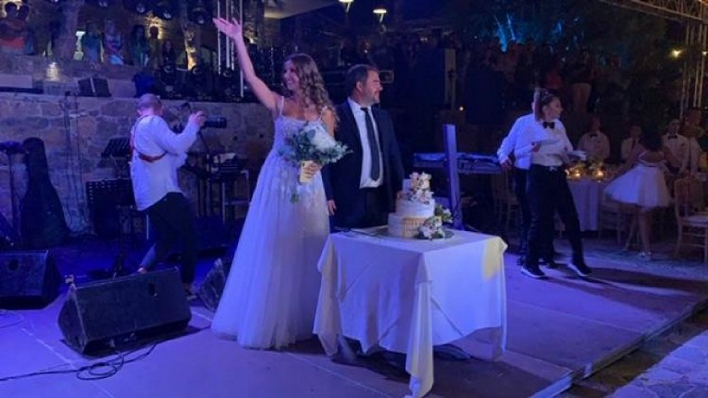 Κρήτη: Ο γάμος που ονειρεύονταν εντυπωσίασε τους πάντες – Έλαμπαν γαμπρός και νύφη!