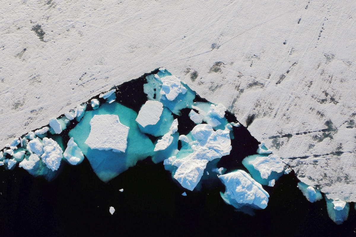 Γροιλανδία: Έλιωσαν 11 δισ. τόνοι πάγου σε μια μέρα! Εικόνες που σοκάρουν