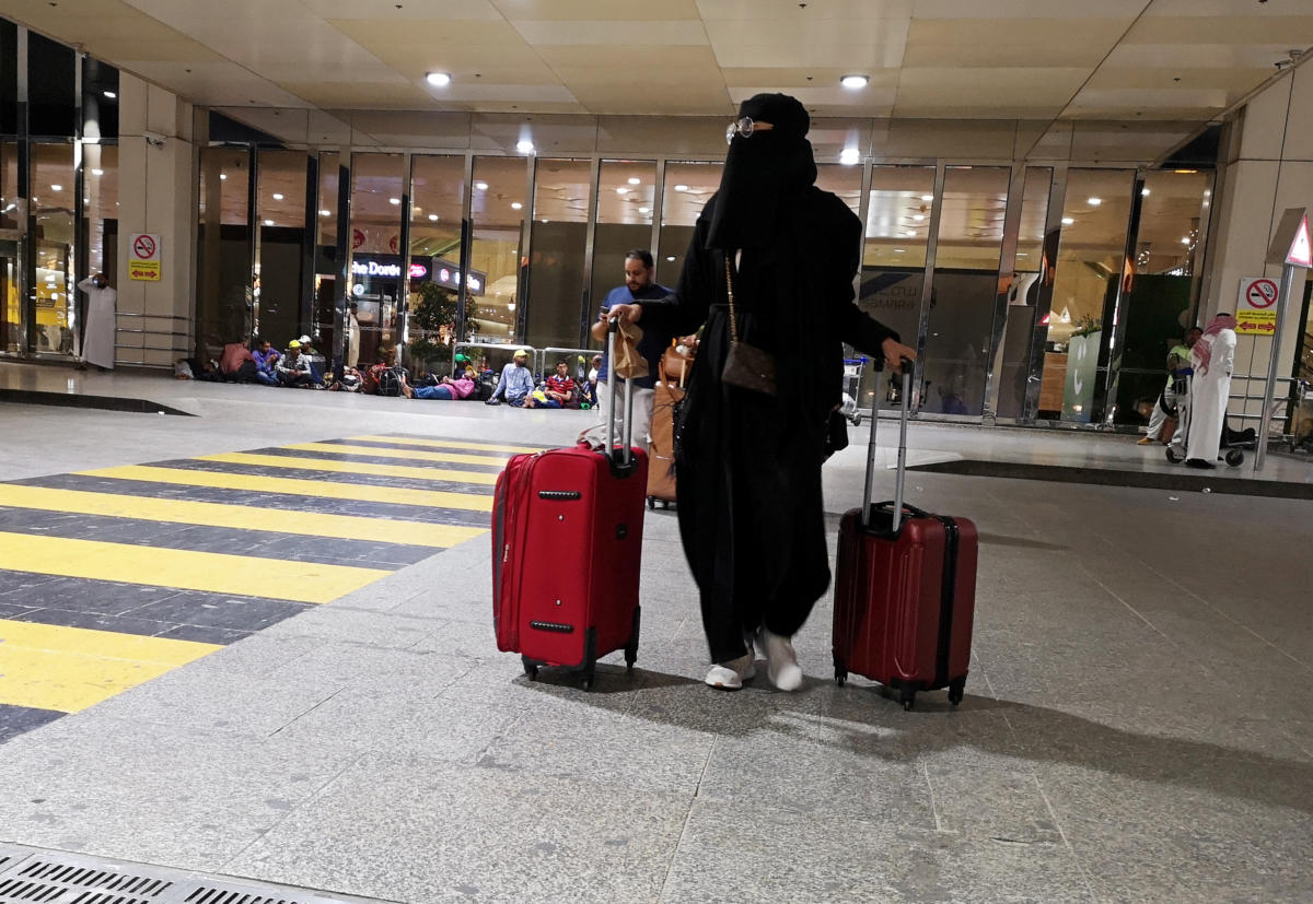 Οι γυναίκες μπορούν πλέον να βγαίνουν από τη Σαουδική Αραβία χωρίς την άδεια του άνδρα κηδεμόνα τους