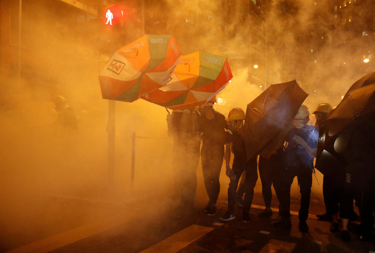 Facebook και twitter έκλεισαν λογαριασμούς που δυσφήμιζαν τους διαδηλωτές στο Χονγκ Κονγκ