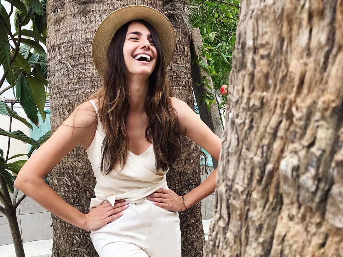 Ηλιάνα Παπαγεωργίου: Απολαμβάνει τις διακοπές της στη Μύκονο με ανδρική παρέα!