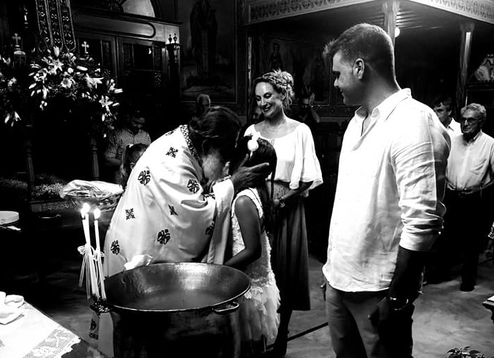 Διάσημο πρώην ζευγάρι της ελληνικής showbiz, βάφτισε τη κόρη του στα 9 της χρόνια! Φωτογραφίες