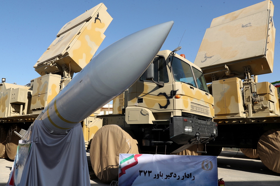 Ένα ιρανικής κατασκευής κινητό σύστημα αντιπυραυλικής άμυνας παρουσίασε η Τεχεράνη