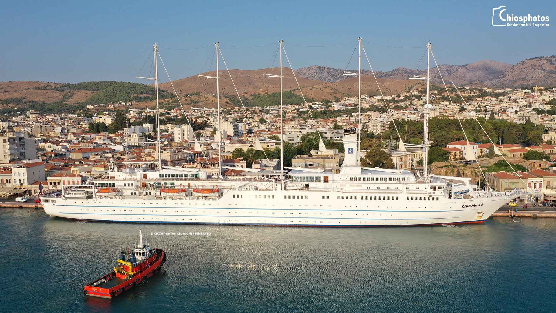 Χίος: Αυτό είναι το μεγαλύτερο ιστιοφόρο του κόσμου – Έδεσε στο λιμάνι του νησιού – video