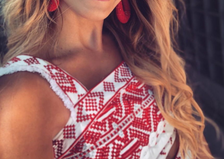 Απίστευτο! Η παρουσιάστρια του ΣΚΑΪ αποφάσισε να κάνει giveaway… όλα της τα ρούχα!