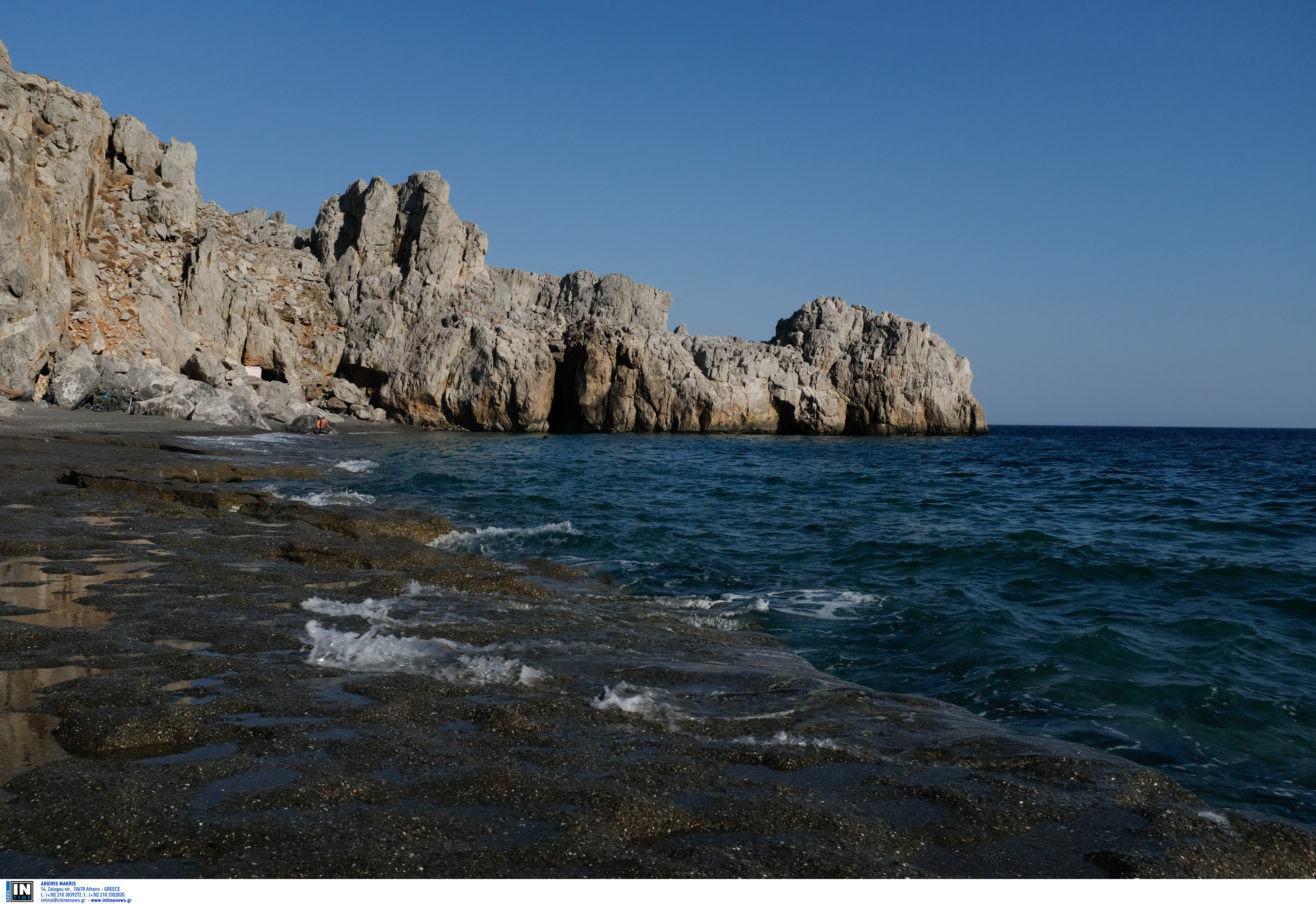 Ηράκλειο: Επιχείρηση για άνδρα εγκλωβισμένο στα βράχια