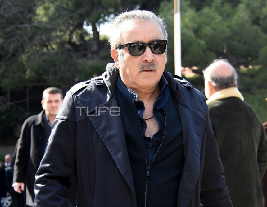 Συγκλονίζουν τα λόγια του Λάκη Λαζόπουλου στην εξόδιο ακολουθία της συζύγου του