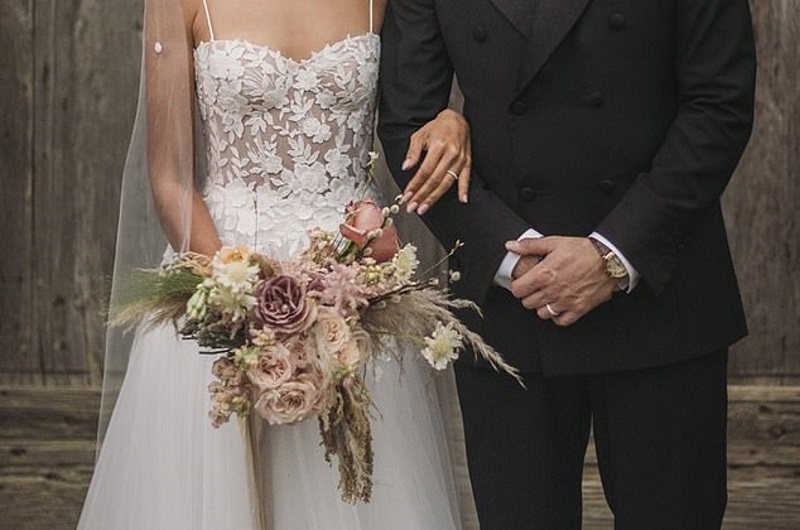 Διάσημη τραγουδίστρια παντρεύτηκε υπό άκρα μυστικότητα!