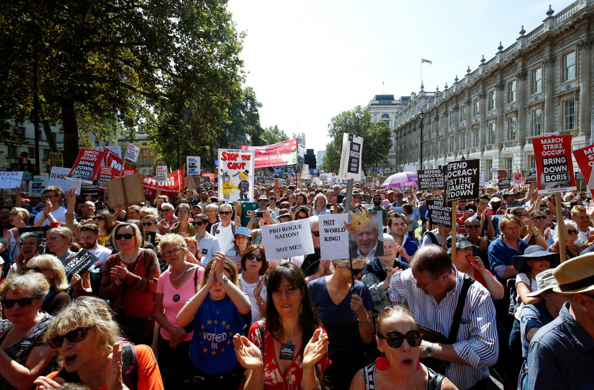 Λονδίνο: Χιλιάδες διαδηλωτές κατά του “πραξικοπήματος” του Μπόρις Τζόνσον [pics]