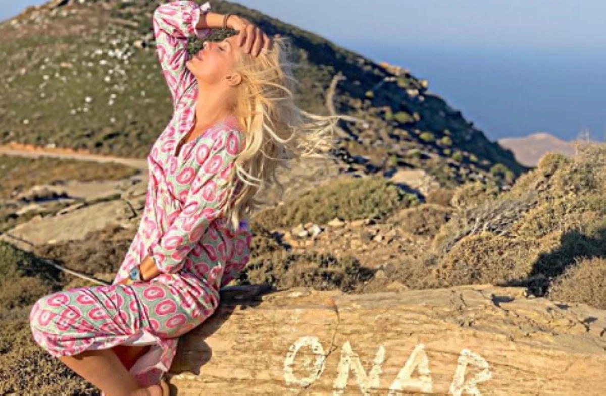 Η Ελένη Μενεγάκη προειδοποιεί όσους θέλουν να επισκεφθούν την Άχλα στην Άνδρο!