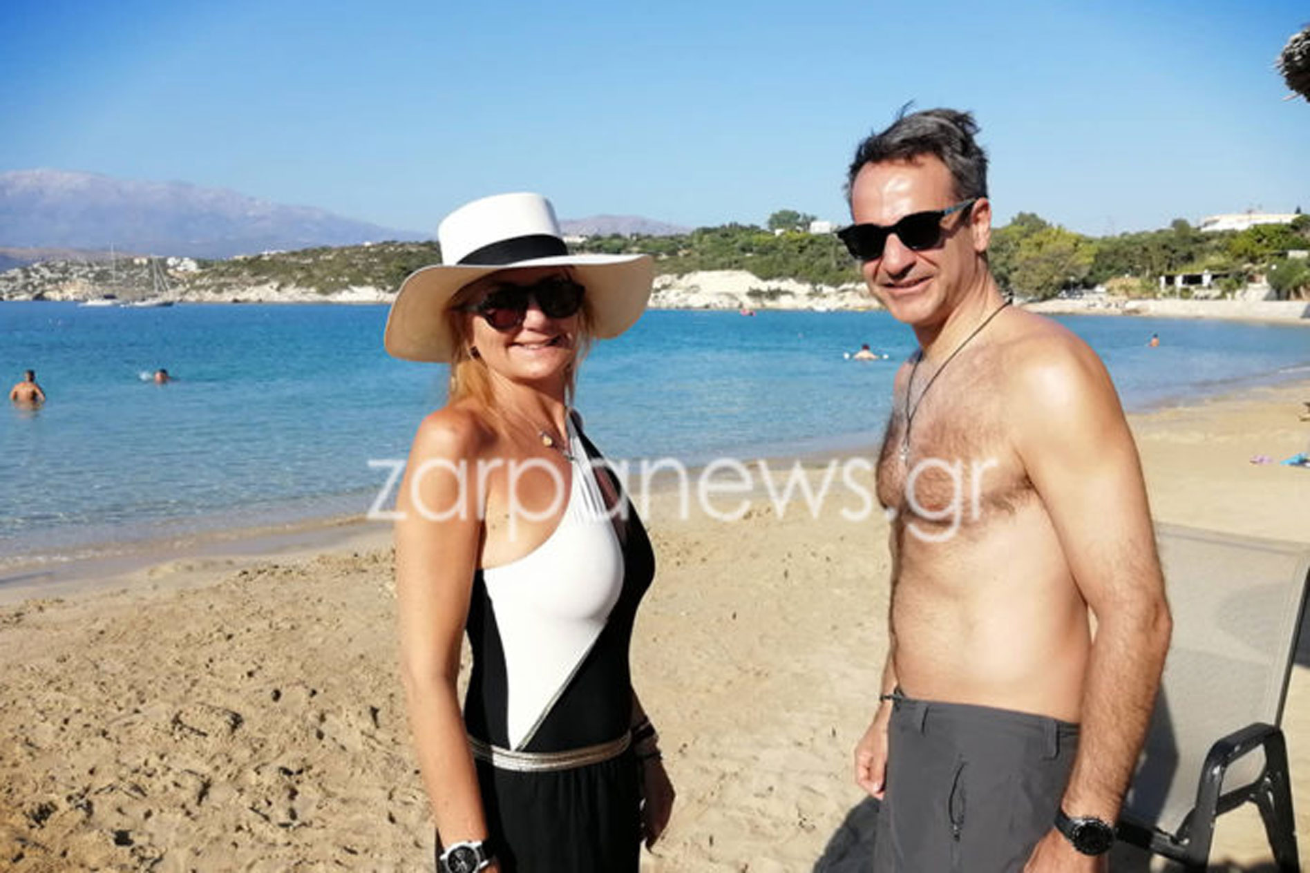 Κυριάκος Μητσοτάκης: Πρωινές βουτιές στο Μαράθι με τη Μαρέβα [pics]