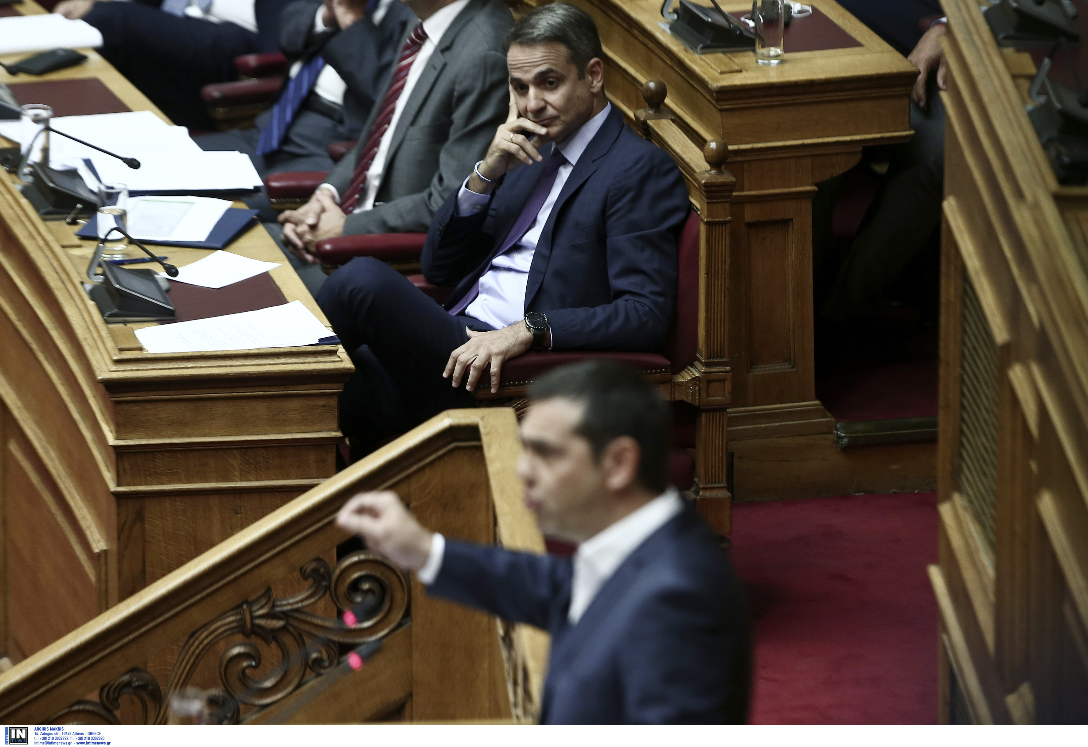 Νέα “μάχη” Μητσοτάκη – Τσίπρα στη Βουλή – Ψηφίζεται το διυπουργικό νομοσχέδιο