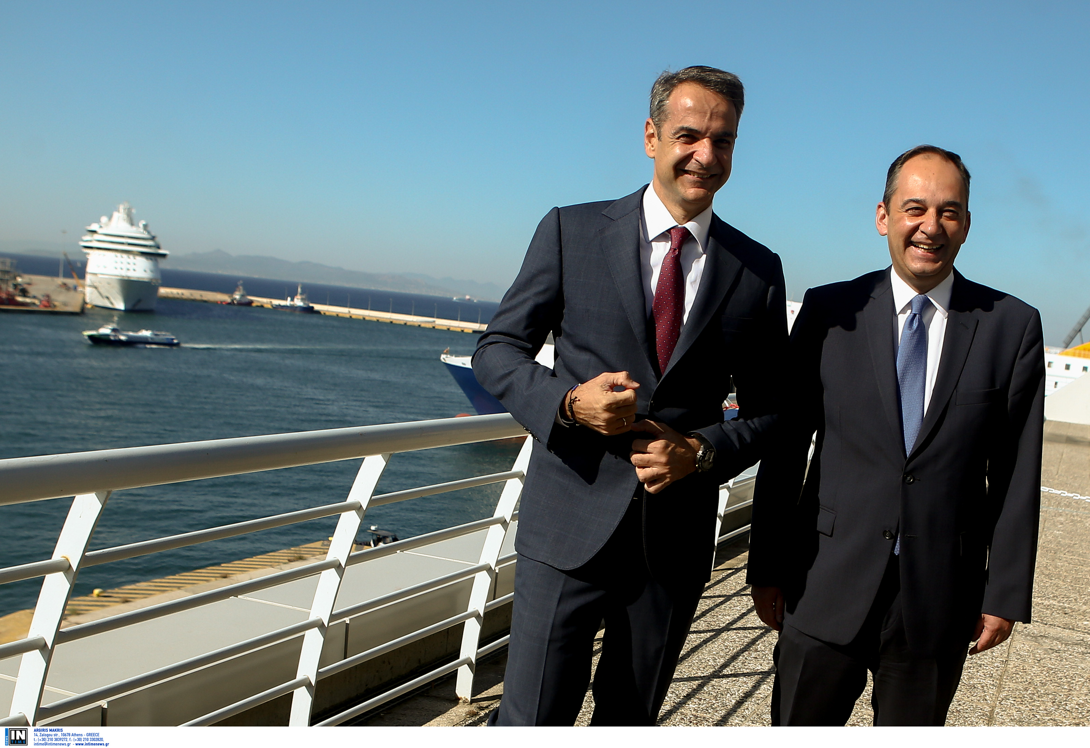 Μητσοτάκης στο Ναυτιλίας: Η γραβάτα με τις άγκυρες και η επέτειος