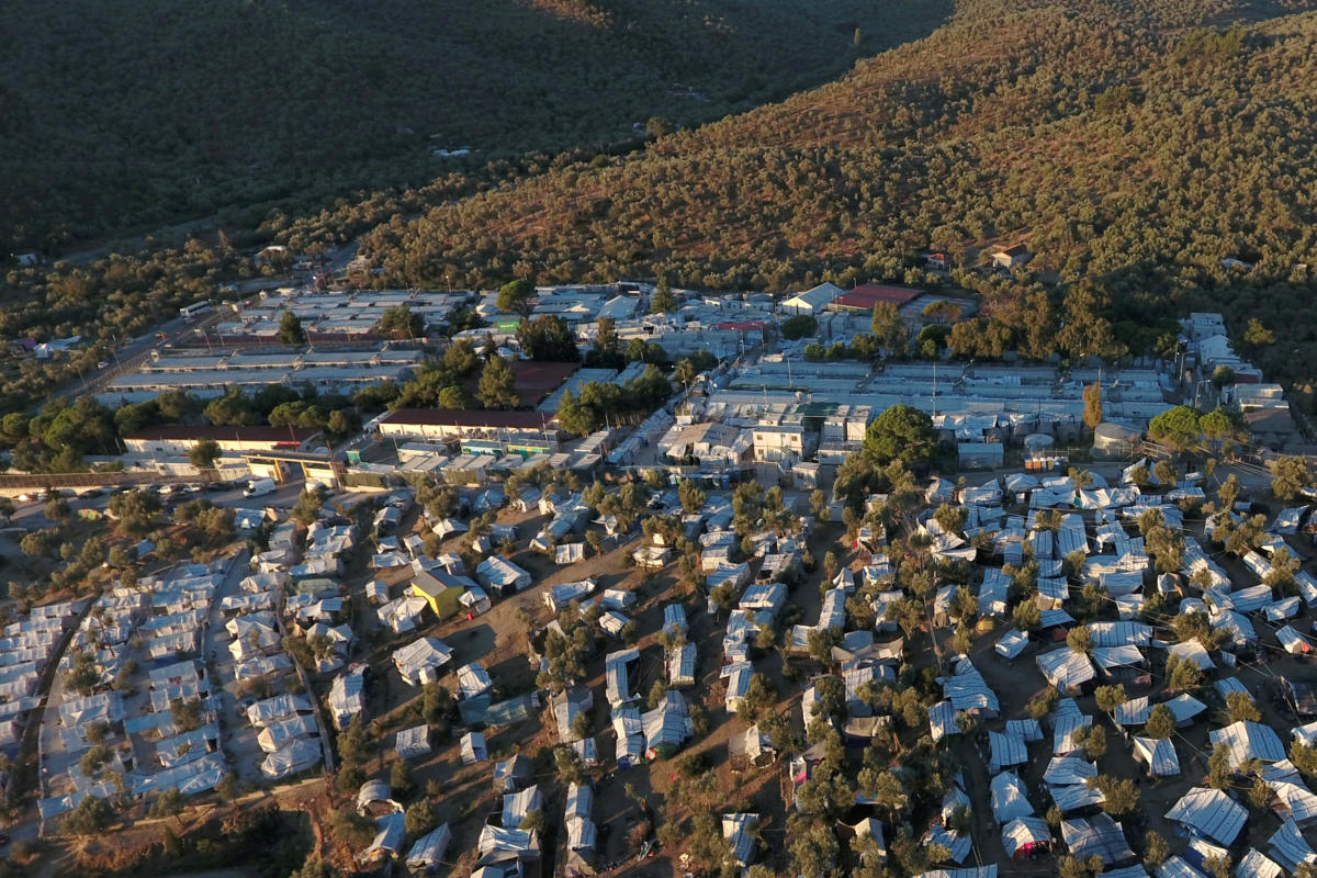 Λέσβος: Αυτοψία Μηταράκη στη Μόρια! “Θα αυξηθούν τα τεστ για κορονοϊό”