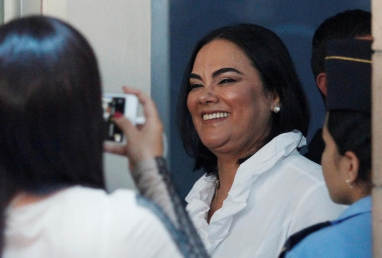 “Τσέπωνε” λεφτά για τα φτωχά παιδιά η πρώην πρώτη κυρία της Ονδούρας!