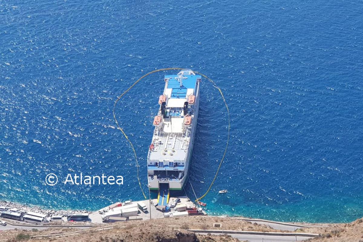 Σαντορίνη: Αυτό είναι το πλοίο “Olympus” που ακινητοποιήθηκε μετά από καταγγελία – Τι διαπίστωσαν οι δύτες [pics]