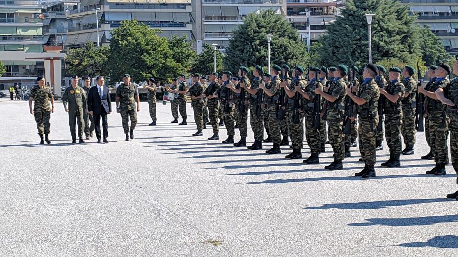 Αυστηρό μήνυμα ΥΕΘΑ: Τρομακτική ομπρέλα οι Ένοπλες Δυνάμεις μας [pics]