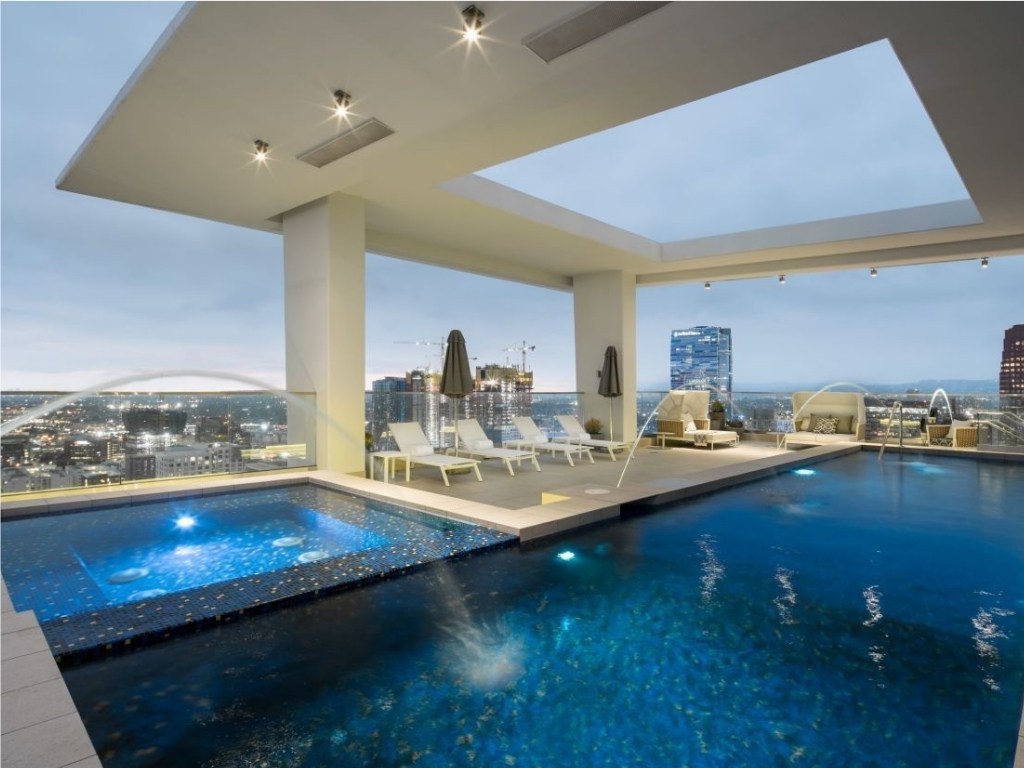 Ρίξτε μια ματιά στο μεγαλύτερο και πιο πολυτελές ρετιρέ στο κέντρο του L.A.