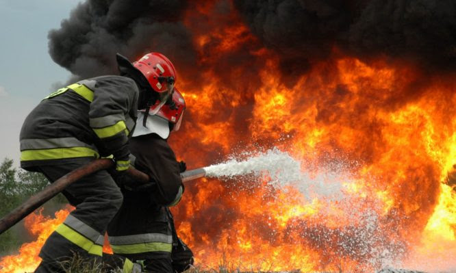 Εγκαυματίας εθελοντής πυροσβέστης από την Εύβοια, μεταφέρεται στο ΚΑΤ