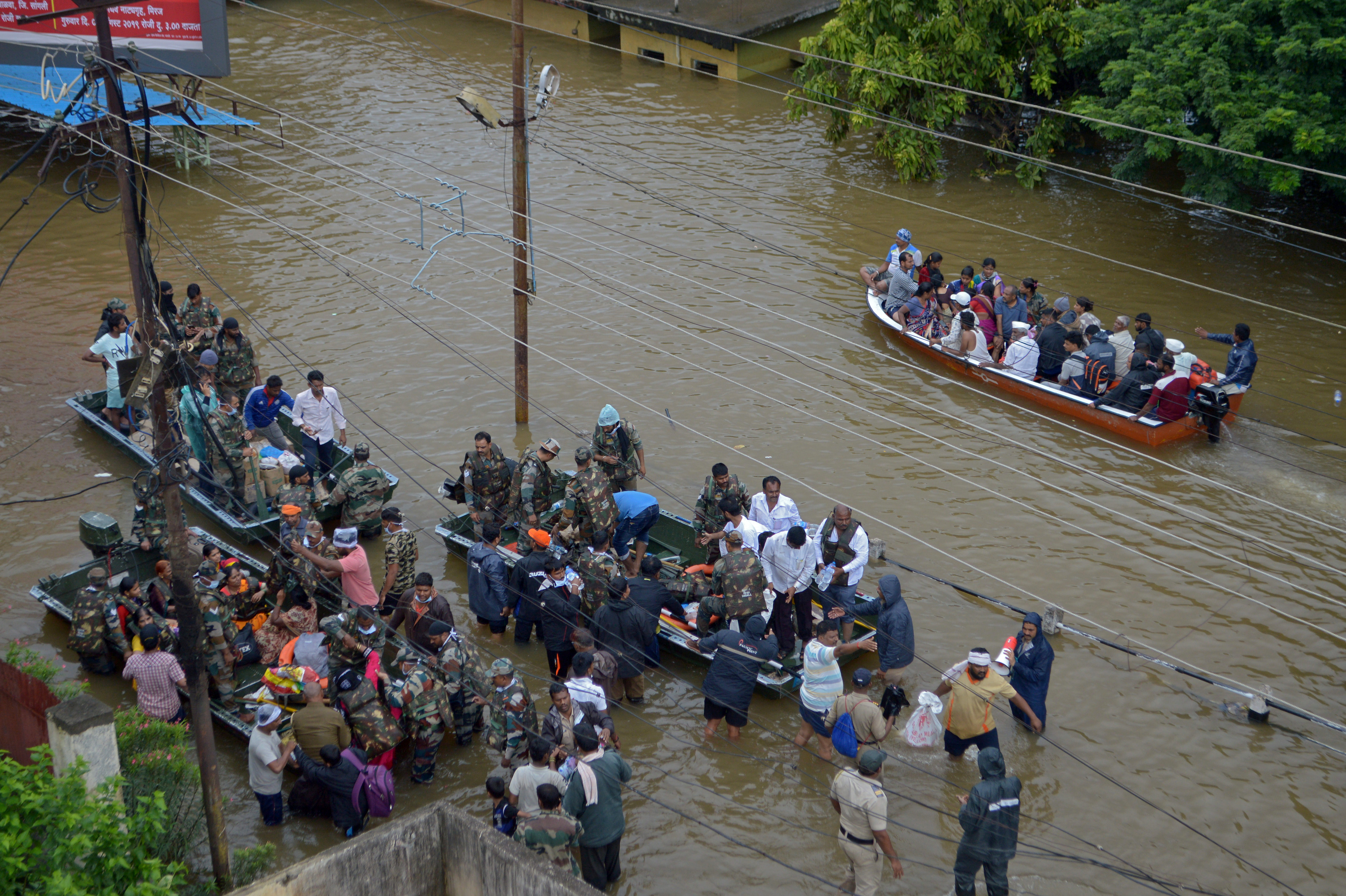 Ινδία: 184 νεκροί από τις πλημμύρες του μουσώνα, ένα εκατομμύριο οι εκτοπισμένοι