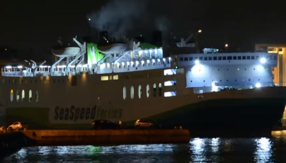 Σαντορίνη: Πλοίο ακινητοποιήθηκε στο λιμάνι – Βρέθηκαν ρωγμές