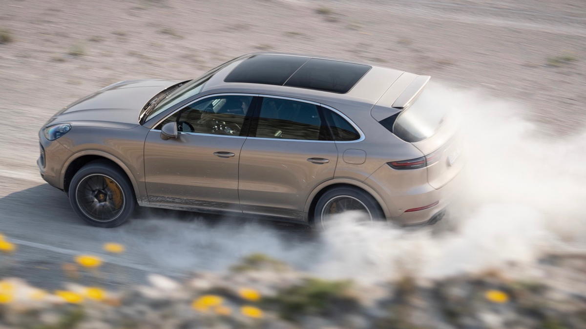 Η Porsche κάνει ρεκόρ σε μια… μισοτελειωμένη πίστα! [vid]