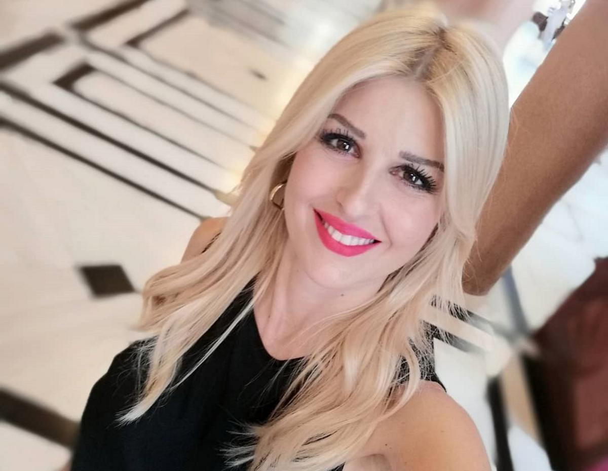 Παντρεύτηκε κρυφά η βουλευτής Έλενα Ράπτη! Φωτογραφίες